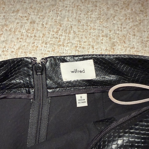 Wilfred (Aritzia) Faux Leather Snake-Embossed Mini Skirt “PATIO” - Picture 4 of 6